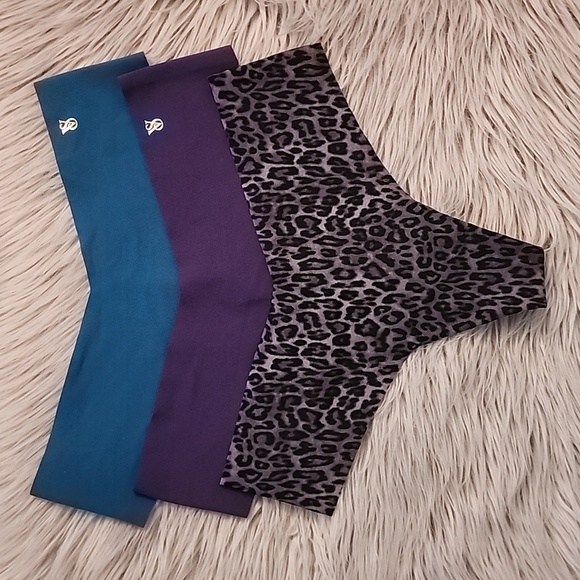 NWT Victoria's Secret Thongs Size Medium - Picture 1 of 5